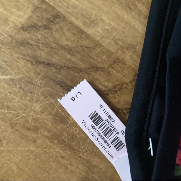 Victoria’s Secret Sydney Logo Itsy Bottom Medium - Picture 9 of 12